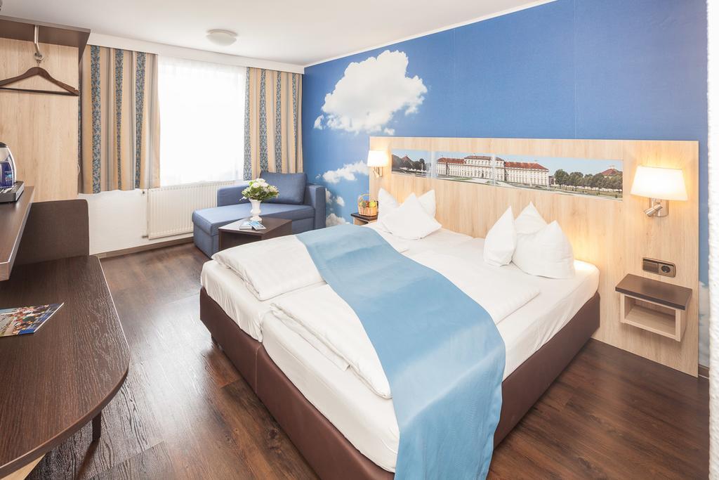 Hotel Blauer Karpfen Oberschleißheim Dış mekan fotoğraf