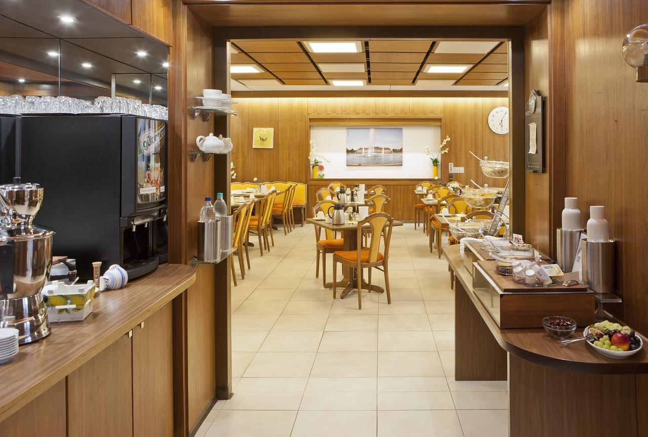 Hotel Blauer Karpfen Oberschleißheim Dış mekan fotoğraf