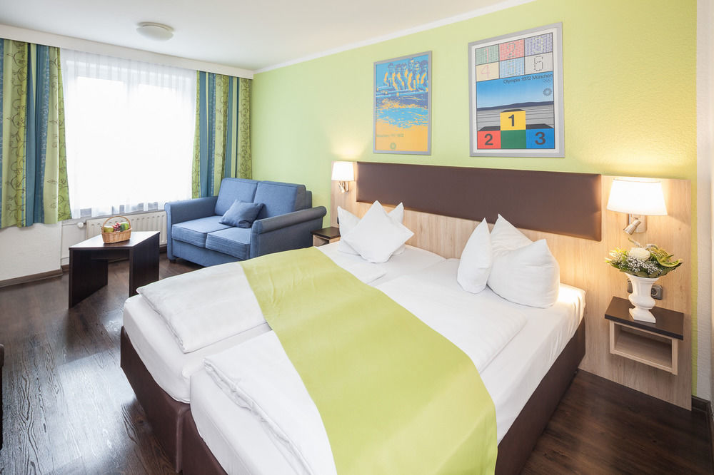 Hotel Blauer Karpfen Oberschleißheim Dış mekan fotoğraf