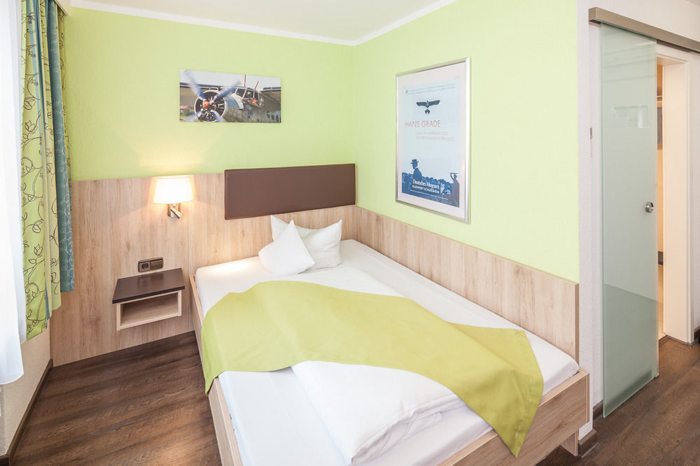 Hotel Blauer Karpfen Oberschleißheim Dış mekan fotoğraf