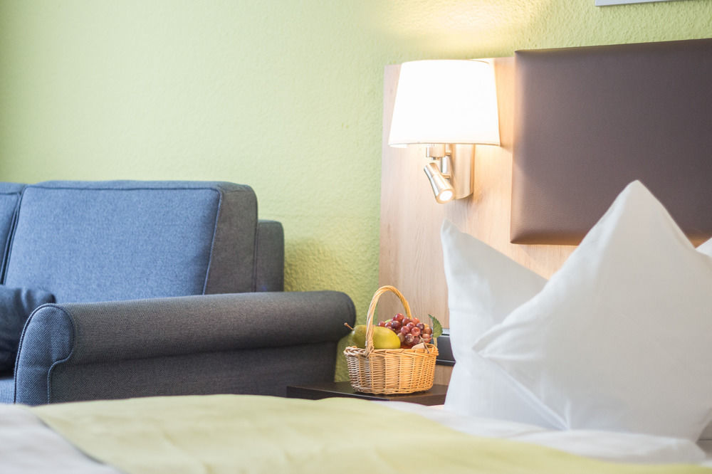 Hotel Blauer Karpfen Oberschleißheim Dış mekan fotoğraf
