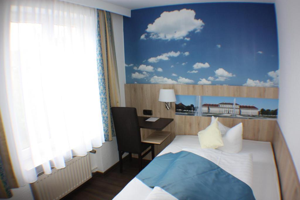 Hotel Blauer Karpfen Oberschleißheim Dış mekan fotoğraf
