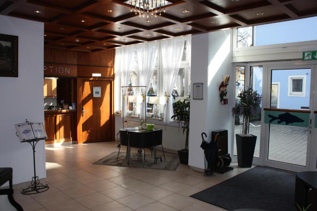 Hotel Blauer Karpfen Oberschleißheim Dış mekan fotoğraf