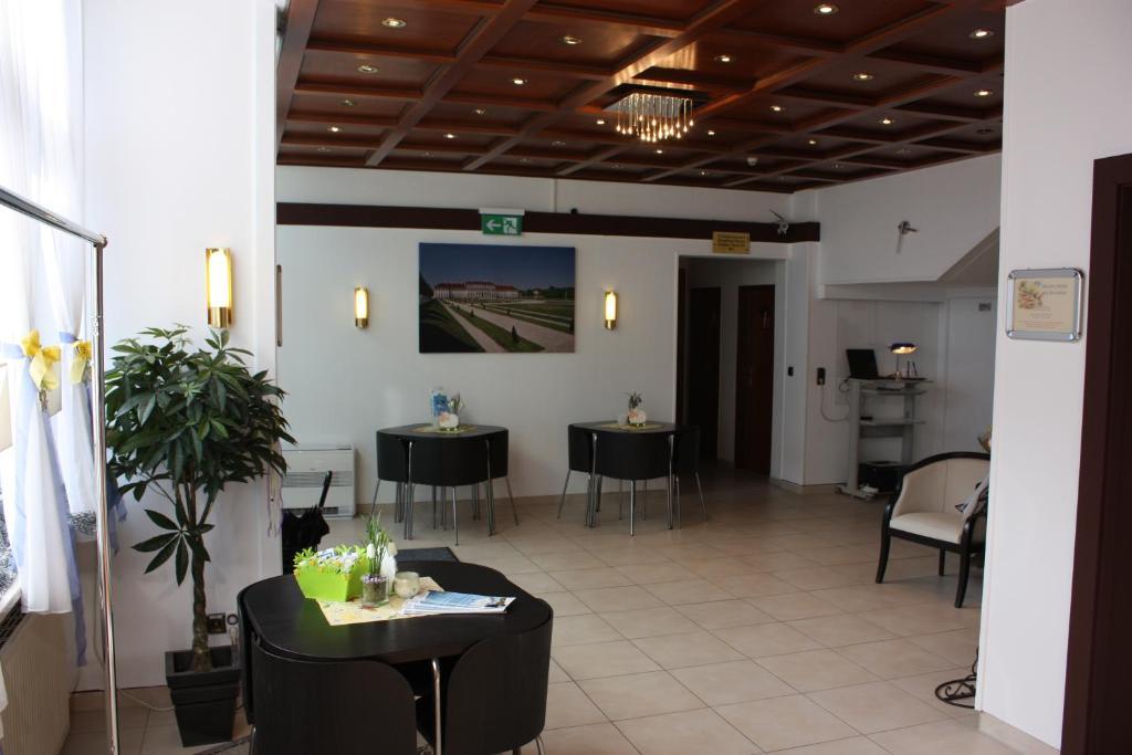 Hotel Blauer Karpfen Oberschleißheim Dış mekan fotoğraf