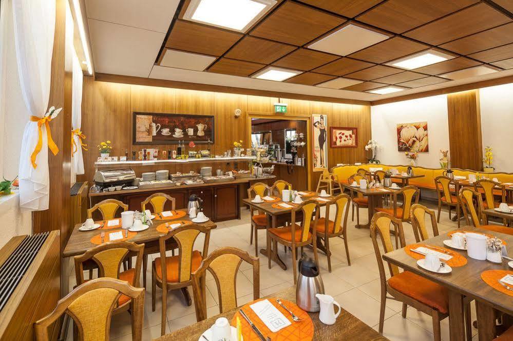 Hotel Blauer Karpfen Oberschleißheim Dış mekan fotoğraf