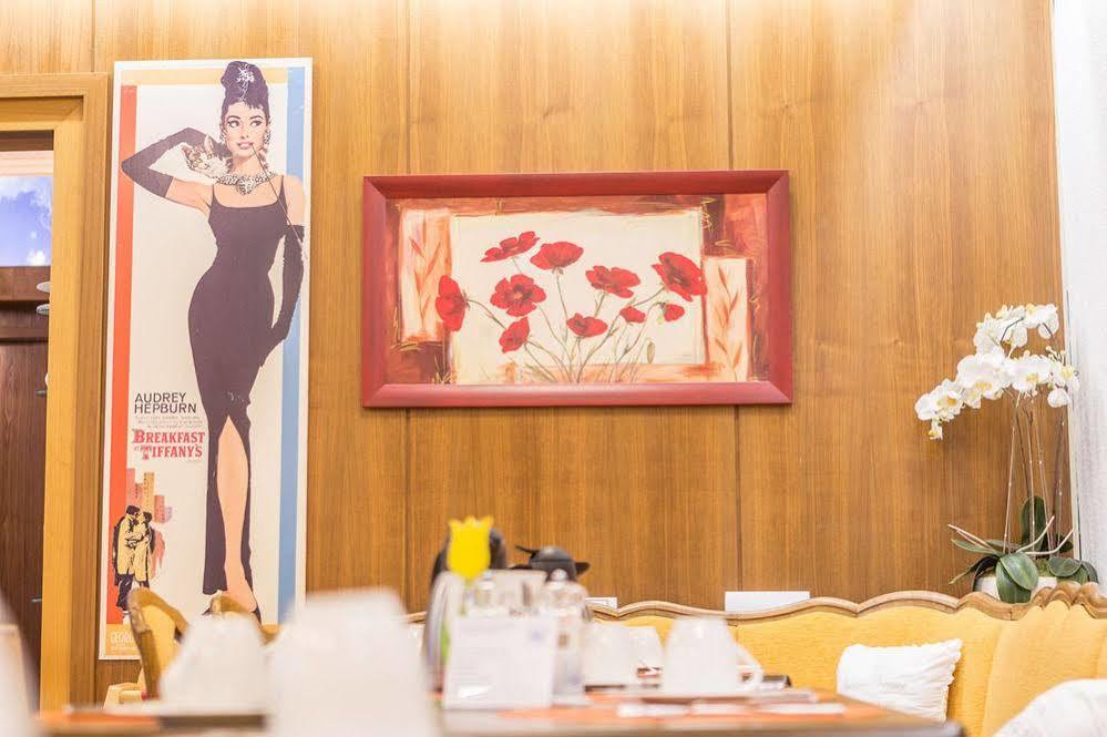 Hotel Blauer Karpfen Oberschleißheim Dış mekan fotoğraf